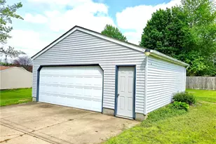 664 Tenney Ave, Campbell, OH 44405 - Photo 6