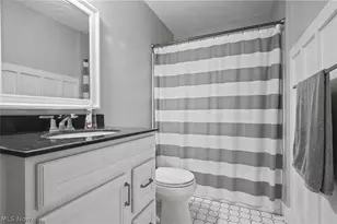 379 Nob Hill Dr, Akron, OH 44303 - Photo 28