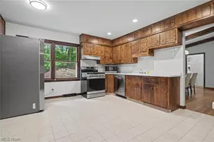 379 Nob Hill Dr, Akron, OH 44303 - Photo 14