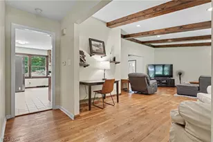 379 Nob Hill Dr, Akron, OH 44303 - Photo 2