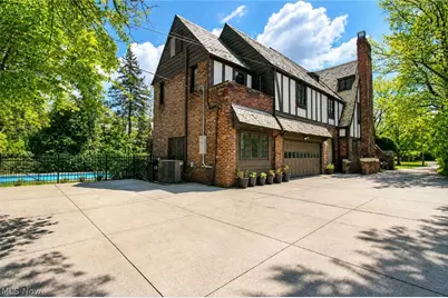 19001 Shelburne Road, Huber Heights, OH 44118 - Photo 2