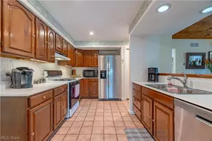 3445 Cornwall Dr, Canton, OH 44708 - Photo 8