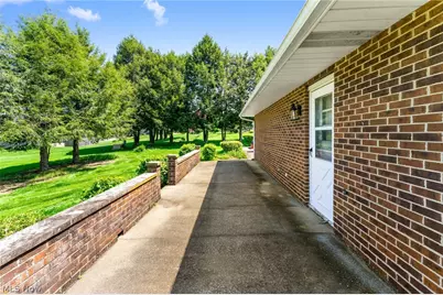 49325 S Park Circle, East Liverpool, OH 43920 - Photo 2