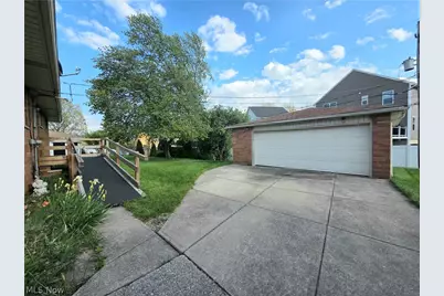 1423 Roanoke Drive, Parma, OH 44134 - Photo 4