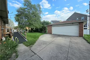 1423 Roanoke Dr, Parma, OH 44134 - Photo 4