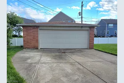 1423 Roanoke Drive, Parma, OH 44134 - Photo 8