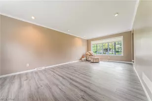 1622 7 Oaks Dr, Lyndhurst, OH 44124 - Photo 18