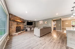 1622 7 Oaks Dr, Lyndhurst, OH 44124 - Photo 10