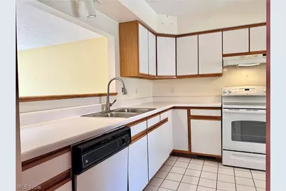 7679 Creekwood Drive, North Royalton, OH 44133 - Photo 6
