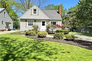 10124 Keswick Dr, Parma Heights, OH 44130 - Photo 2
