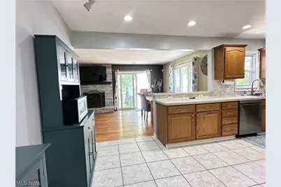 10124 Keswick Drive, Parma Heights, OH 44130 - Photo 8