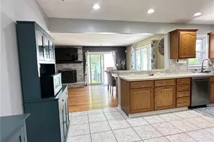 10124 Keswick Dr, Parma Heights, OH 44130 - Photo 8