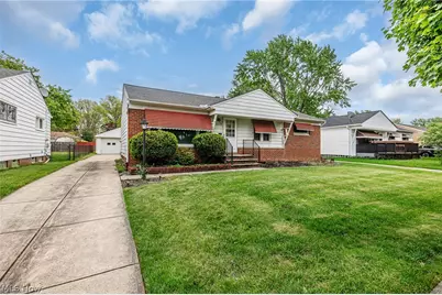 6833 Maplewood Road, Parma Heights, OH 44130 - Photo 2