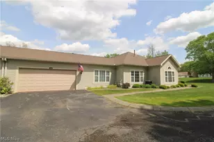 5645 Clingan Rd, Struthers, OH 44471 - Photo 2