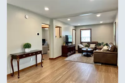 2352 26th Street, Cuyahoga Falls, OH 44223 - Photo 2