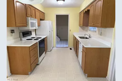 19281 Idlewood Trail, Strongsville, OH 44149 - Photo 2