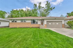 13177 Whitney Rd, Strongsville, OH 44136 - Photo 2