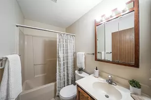 8140 Southwood Dr, Garrettsville, OH 44231 - Photo 12