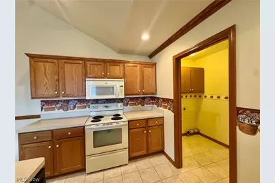 216 Village Court, Columbiana, OH 44408 - Photo 12