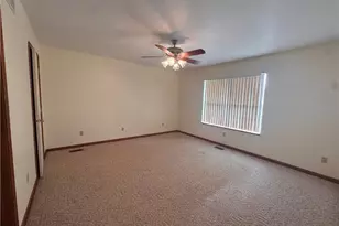 216 Village Ct, Columbiana, OH 44408 - Photo 6