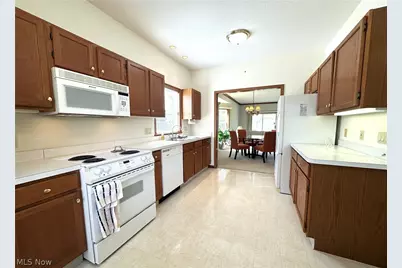 135 Village Drive, Green Hills, OH 44131 - Photo 12