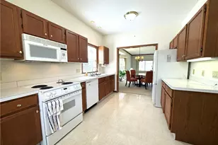135 Village Dr, Green Hills, OH 44131 - Photo 12