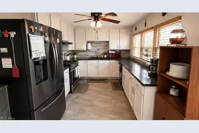 375 E Huston Street, Barberton, OH 44203 - Photo 4