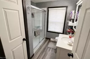 375 E Huston St, Barberton, OH 44203 - Photo 6