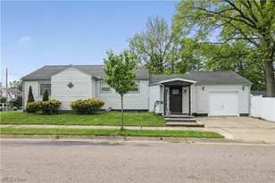 1043 Slosson St, Akron, OH 44320 - Photo 2