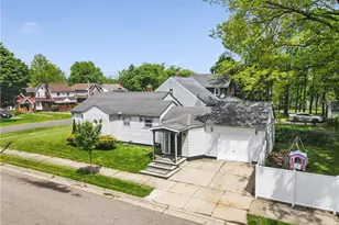 1043 Slosson St, Akron, OH 44320 - Photo 4