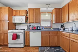 126 Clinton Ave, Akron, OH 44301 - Photo 16