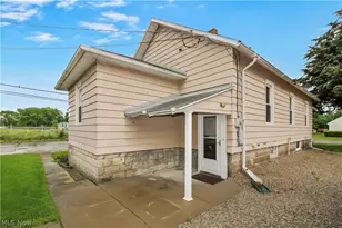 1515 E 3rd St, Port Clinton, OH 43452 - Photo 6
