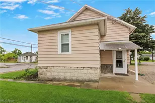 1515 E 3rd St, Port Clinton, OH 43452 - Photo 8