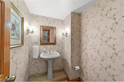 8730 Bainbridge Road, Chagrin Falls, OH 44023 - Photo 16