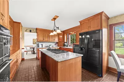 8730 Bainbridge Road, Chagrin Falls, OH 44023 - Photo 10