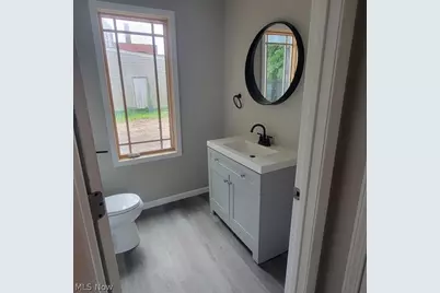 2663 W 28th Place, Loveland, OH 44113 - Photo 8