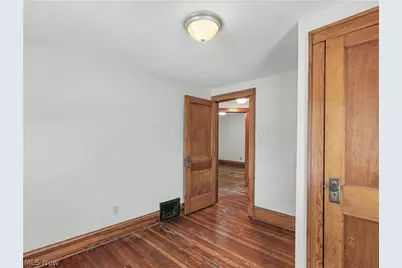 190 E Brookside Avenue, Akron, OH 44301 - Photo 22