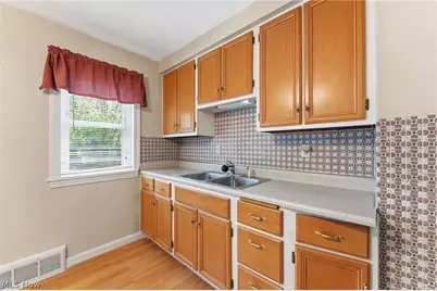 4180 W 57th Street, Loveland, OH 44144 - Photo 4