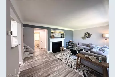 982 Quarry Drive, Cleveland Heights, OH 44121 - Photo 2