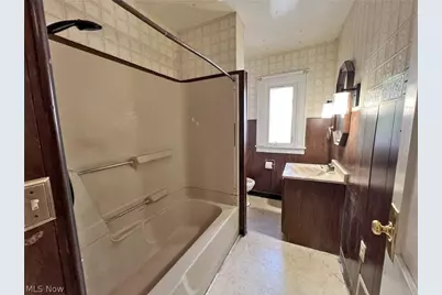 2464 4th Street, Cuyahoga Falls, OH 44221 - Photo 18