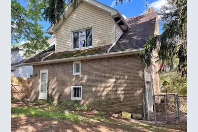 2464 4th Street, Cuyahoga Falls, OH 44221 - Photo 2