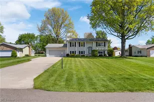 11074 Sagebrush Ave NE, Uniontown, OH 44685 - Photo 2