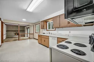 1668 Eisenhower, Brunswick, OH 44212 - Photo 4
