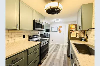 9731 Sunrise Boulevard #M31, North Royalton, OH 44133 - Photo 10