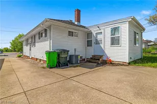 12023 Maple Leaf Dr, Garfield Heights, OH 44125 - Photo 6