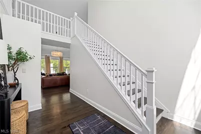 435 Country Walk, Amherst, OH 44001 - Photo 4