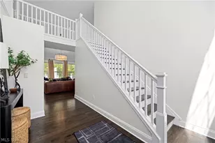 435 Country Walk, Amherst, OH 44001 - Photo 4