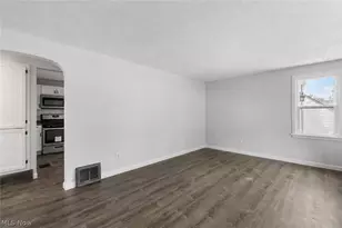1514 37th St NW, Canton, OH 44709 - Photo 2