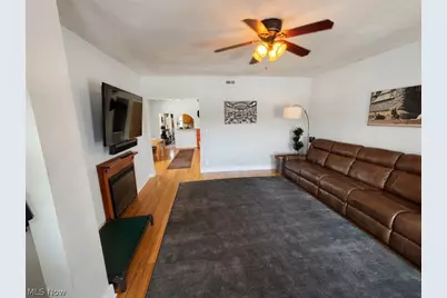 2318 W 19th Street, Loveland, OH 44113 - Photo 2