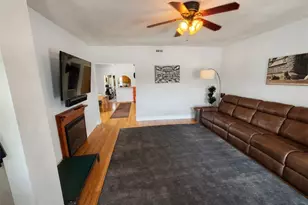 2318 W 19th St, Loveland, OH 44113 - Photo 2